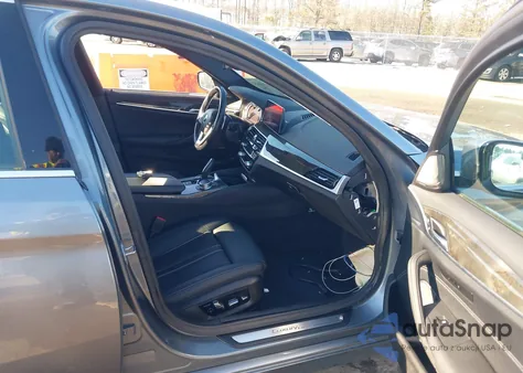 2019 BMW 540I xDrive z USA, uszkodzony, nr VIN WBAJE7C55KWW35427